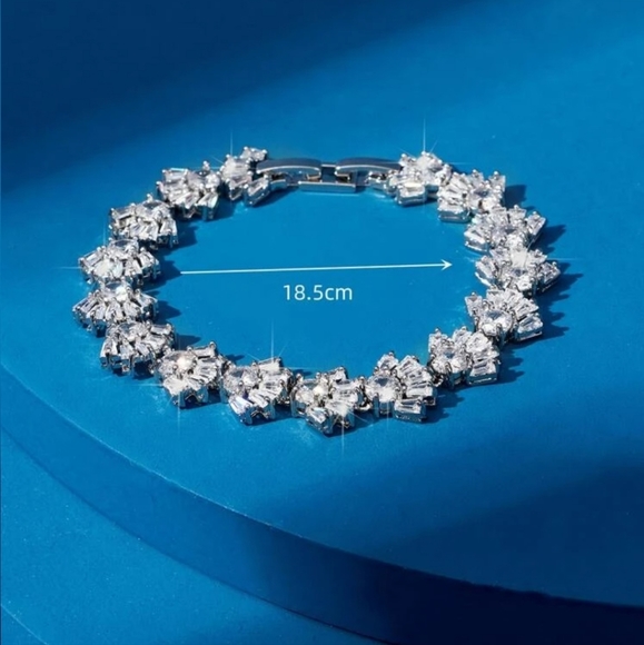 🩶🩶NEW🩶🩶EXQUISITE!! CZ BRACELET IN SILVER 🩶🩶 - Picture 3 of 16
